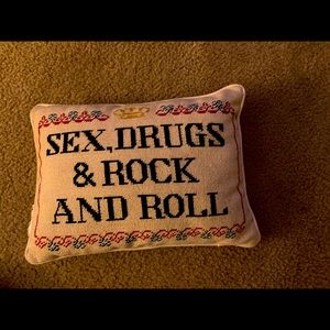 Cross stitch pillow !